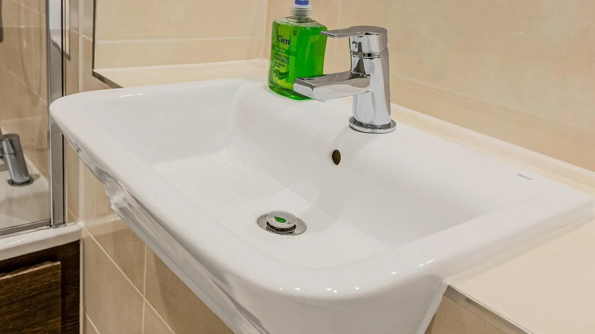 Spacious 2Br Apt With Balcony In Camberwell 伦敦