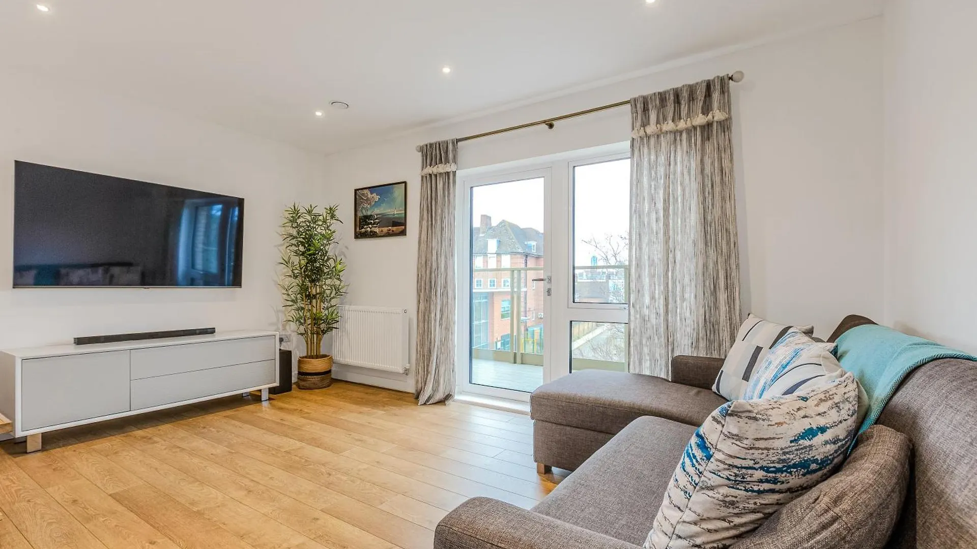 Spacious 2Br Apt With Balcony In Camberwell 伦敦